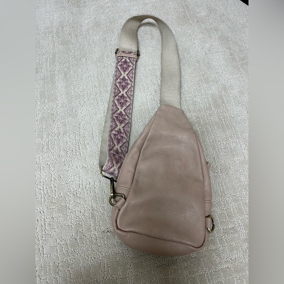 Antik Kraft Blush Crossbody Bag with Patterned Strap - Picture 2 of 3